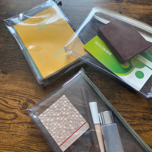 A6サイズがすっぽり PVCクリアポーチ【アンティークゴールドファスナー