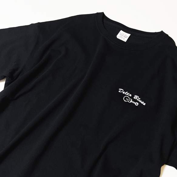 デルタブルースのワンポイント刺繍　ビックシルエットTシャツ  【ブラック】程よい厚さ生地の半袖クルーネック 1枚目の画像