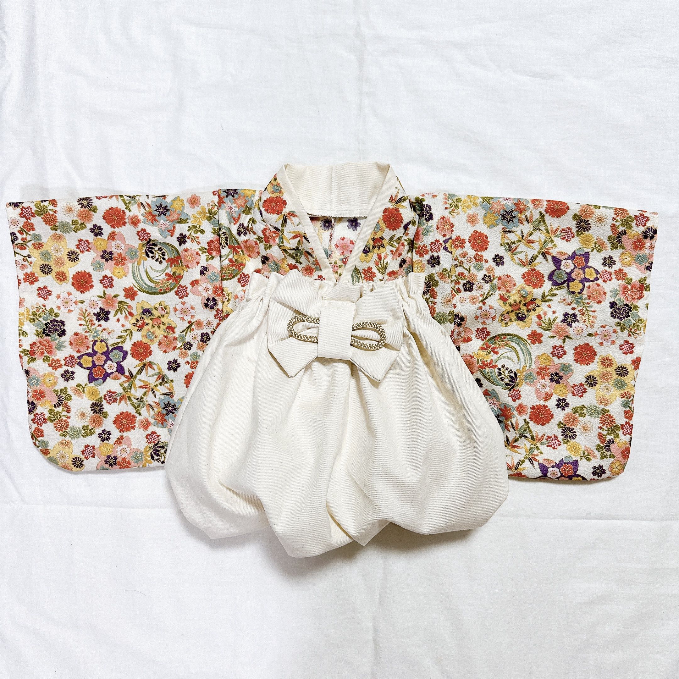 ベビー袴　ハンドメイド　70〜100  百日祝い　袴ロンパース　花柄×きなり袴