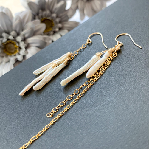 14kgf*スティックパールのアシメントリーチェーンピアス／イヤリング 