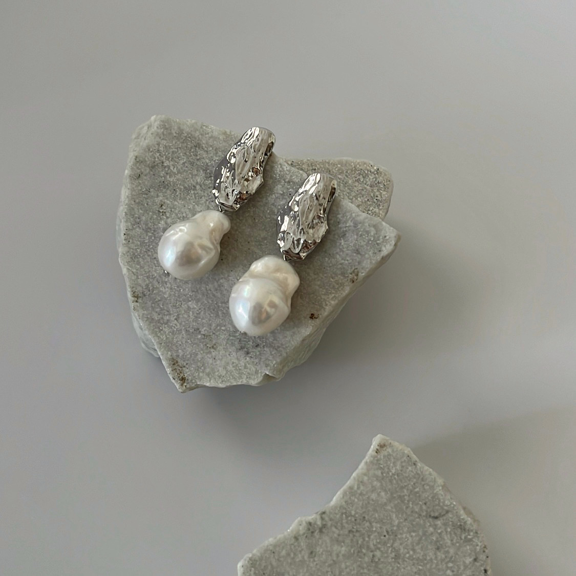 ［silver］バロックパール イヤリング ・ ピアス / 選べるパール／結婚式 / ウェディング / デイリー