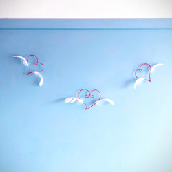 空飛ぶハート バレンタイン 羽つきハート ガーランド 北欧テイスト シンプル フェザー 結婚式 ウェディング 前撮り 3枚目の画像