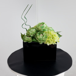 高級感あふれるギフトアレンジメント 　チューリップ　アーティフィシャルフラワー 造花 贈り物 カフェ 受付に 2枚目の画像