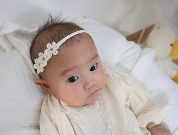 3つのお花のベビーヘアバンド 【モカピンク】 新生児 赤ちゃん お宮参り お食い初め カチューシャ ベビー袴 13枚目の画像