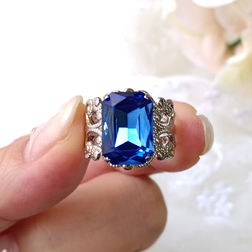 サファイアブルー｜エメラルドカット クリスタル ガラス アンティーク