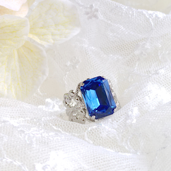 寶石藍 | 祖母綠切割水晶玻璃古董戒指 | 藍色最喜歡的顏色 哥德式 第5張的照片