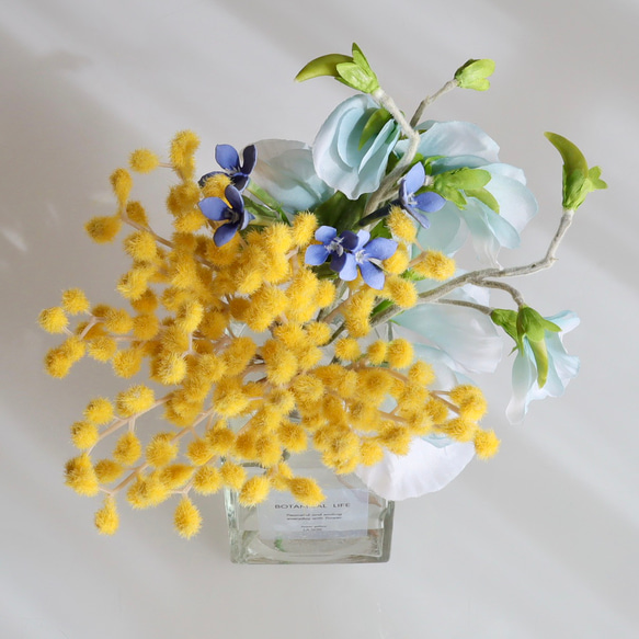 ミモザとスイートピーの花束花瓶アレンジ/アーティフィシャルフラワー（造花）無料ギフトラッピング 2枚目の画像