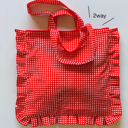 正方形のクッションみたいな 2way フリルトートバッグ Lサイズ　ギンガムチェック 赤×白（コットン） 1枚目の画像