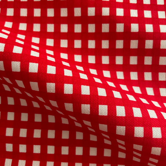 正方形のクッションみたいな 2way フリルトートバッグ Lサイズ　ギンガムチェック 赤×白（コットン） 18枚目の画像