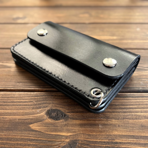 ヌメ革/丸染めBLACK ミドルトラッカーウォレット】 二つ折り財布
