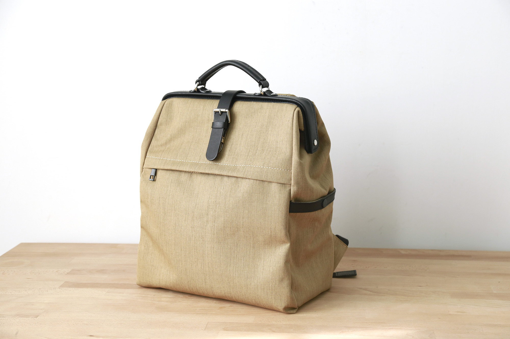 口枠 本革手作りのクラシックリュックサック【黄色】