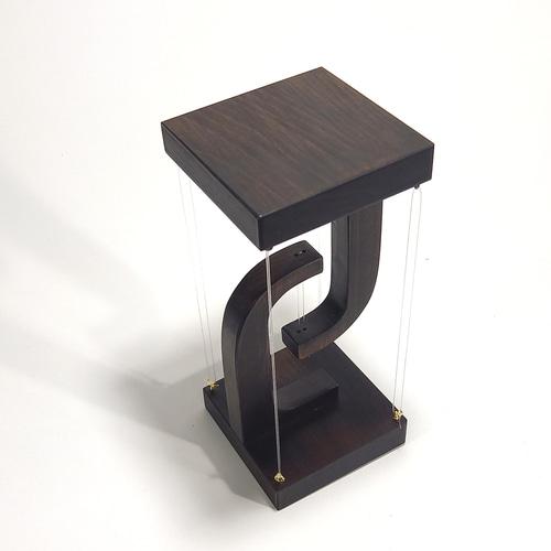 宙に浮くん台（アートテーブル）