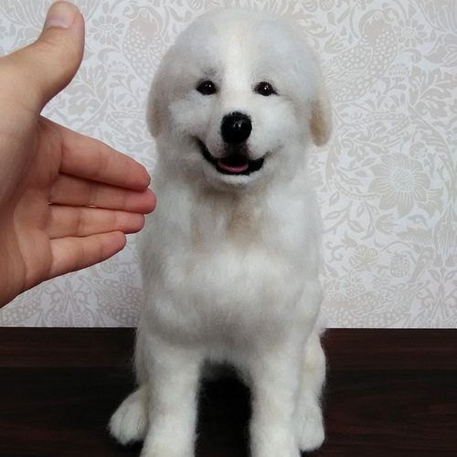 羊毛フェルト グレートピレニーズ おすわり 初々しく
