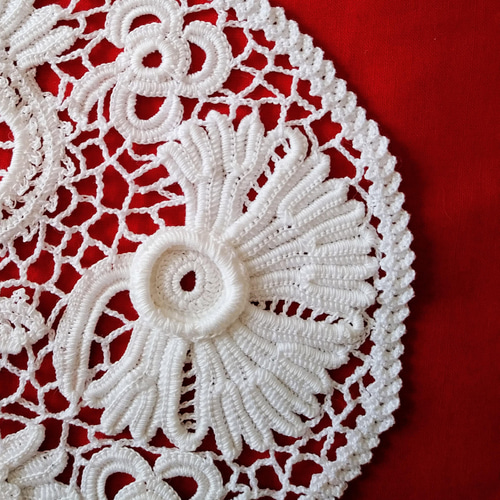 アイリッシュクロッシェレースの扇のテーブルセンター(ドイリー  