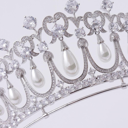 ✨只今断捨離の為SALE中です✨美品ティアラ 箱付き　ヘッドアクセサリー wdkm75239169.jpg