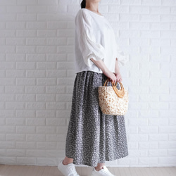 【花柄】【ギャザースカート】コットンリネン　ロングスカート　ふんわりシルエット 白黒 14枚目の画像