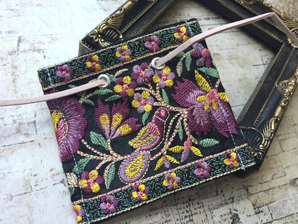 インド刺繍 リボン ポニーフック ラップリボン リボンラップ 花柄×ブラック 1枚目の画像