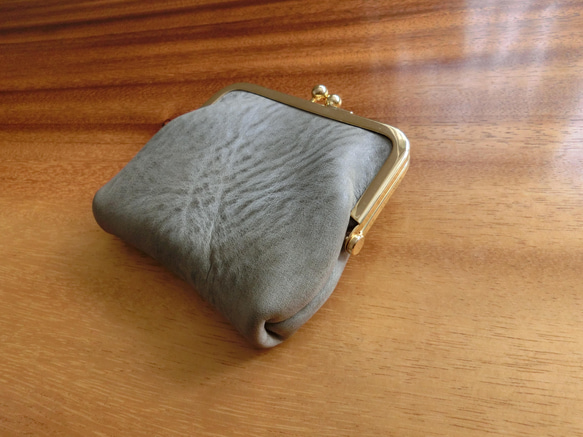 真鍮製がま口のヌメ革財布（グレー） 5枚目の画像
