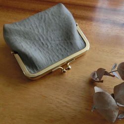 真鍮製がま口のヌメ革財布（グレー） 2枚目の画像
