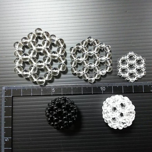 AAA天然水晶4mm玉30粒使用【ヘキサゴンマット】大きさ約3.1×2.7cm 立体