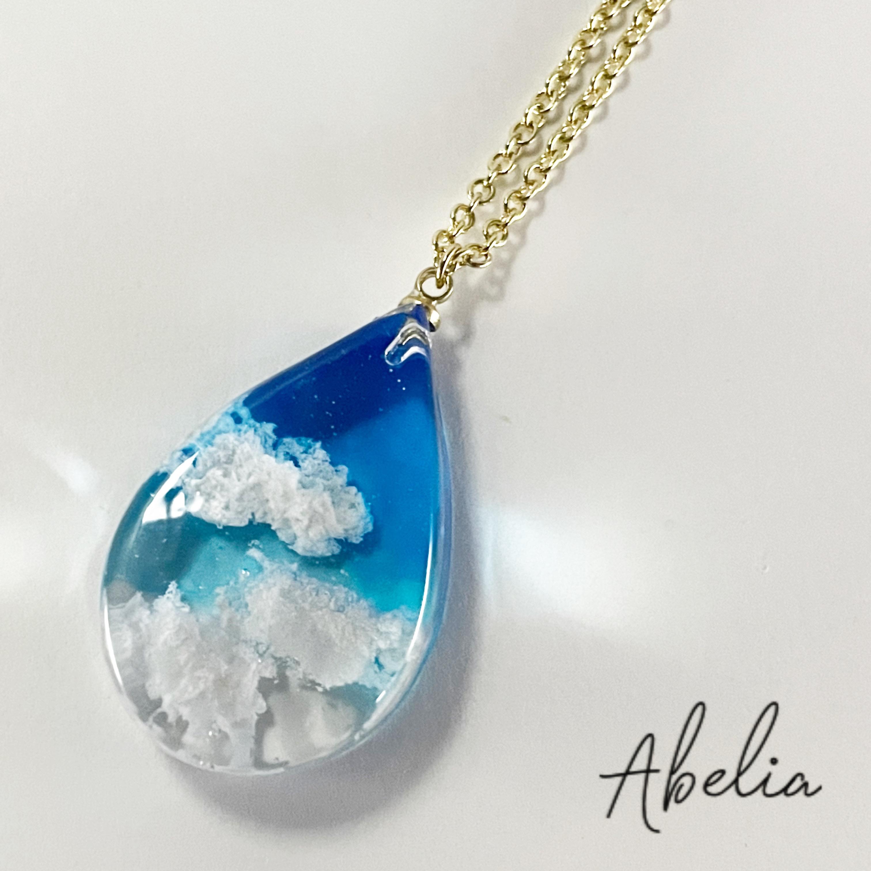 レジンアクセサリー　No.90 冬の雲空(青空)雫レジンネックレス ネックレス・ペンダント Abelia