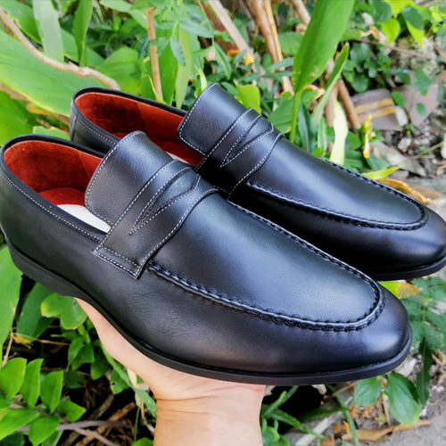 新品【クラークス】レザーローファー　レアなデザイン Clarks ローファー Page Loafer / ページローファー（ブラック