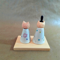 木と陶器でできた　ネコ雛人形　小　 2枚目の画像