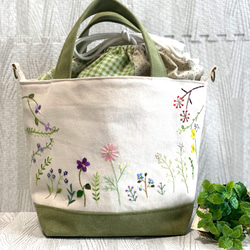 ハンドメイド 手刺繍 コスモス模様 がま口 バンブー持ち手 ハンドバッグ がま口バッグ バンブーバッグ ハンドメイド 刺繍 持ち手 和装