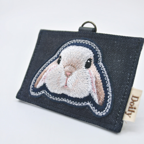 ふんわりうさぎ刺繍（ホーランドロップ・クリーム） パスケース パス