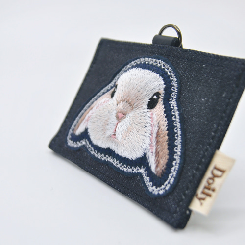 ふんわりうさぎ刺繍（ホーランドロップ・クリーム） パスケース パス