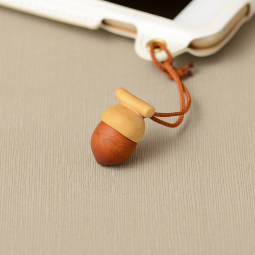 黄楊 手彫り どんぐりの小根付 携帯ストラップ くろたぬき堂 通販