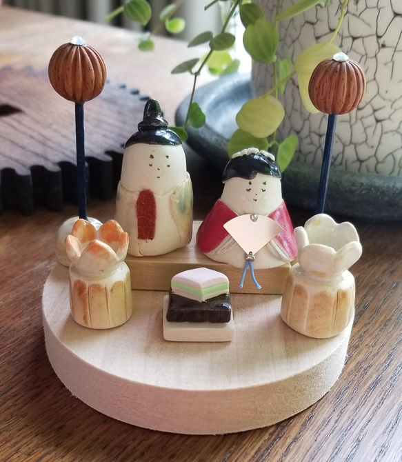 陶の小さなお雛様Ⓑ（お内裏様とお雛様）Japanese doll figurines 1枚目の画像