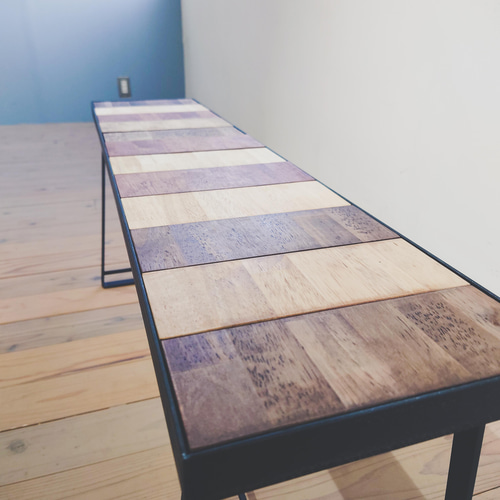 グラデーションウッドのアイアン製ベンチ 2人掛け ラバーウッド  