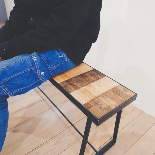 グラデーションウッドのアイアン製ベンチ 2人掛け ラバーウッド  