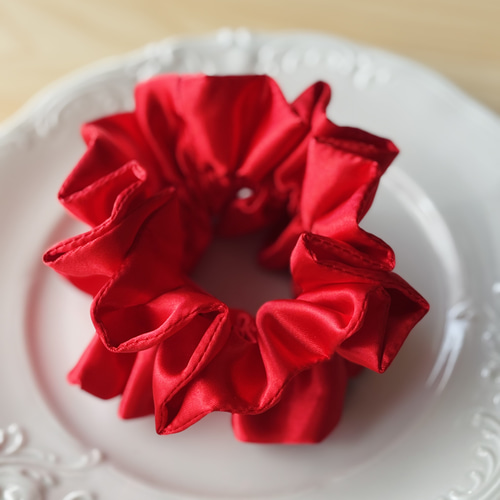 鮮やかで人気。。】再販17！つやつやレッドサテンダブルフリルふわふわ