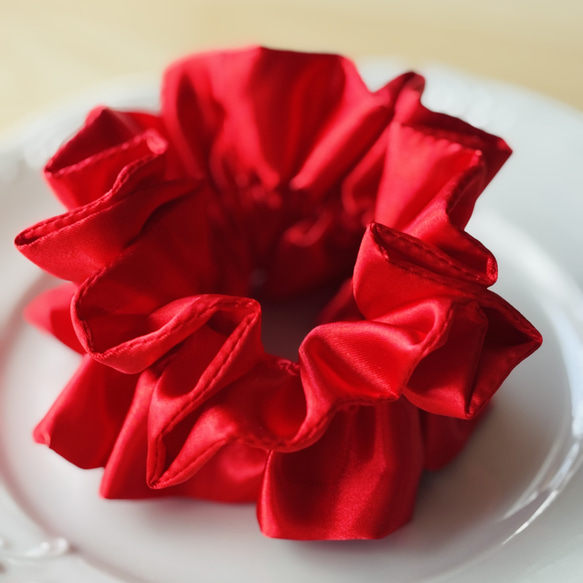 鮮やかで人気。。】再販17！つやつやレッドサテンダブルフリルふわふわ