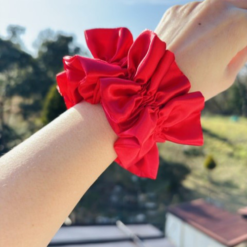 鮮やかで人気。。】再販17！つやつやレッドサテンダブルフリルふわふわ