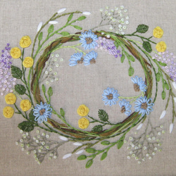 野の花リース　２　手刺繍 4枚目の画像