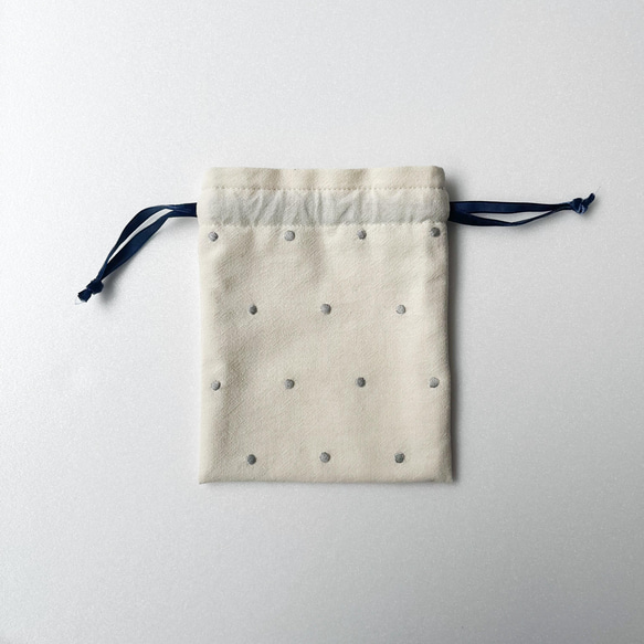 (青×グレー)バラ刺繍の巾着袋 4枚目の画像