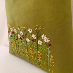 【ハンドバッグ】草花手刺繍･綿麻ハンドバッグ･抹茶色【くが屋】 2枚目の画像