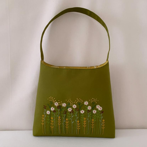 【ハンドバッグ】草花手刺繍･綿麻ハンドバッグ･抹茶色【くが屋】 1枚目の画像