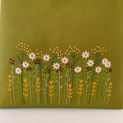 【ハンドバッグ】草花手刺繍･綿麻ハンドバッグ･抹茶色【くが屋】 3枚目の画像