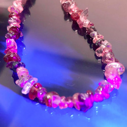 t082 天然石 マルチカラースピネル さざれ 1連 20cm ビーズ 素材 ハンドメイド パーツ 材料 サザレ 細石 2枚目の画像