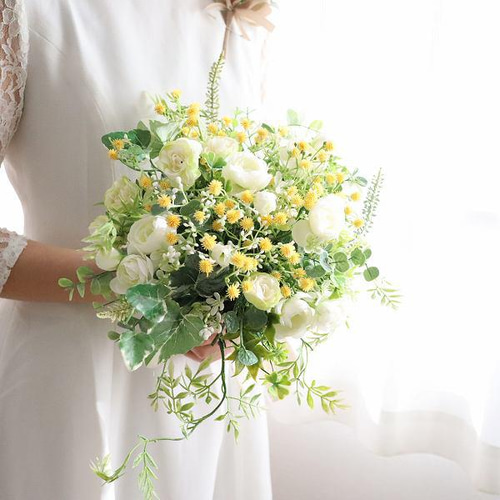 カスミソウ＆ラナンのナチュラルクラッチブーケ クローバー フォト  