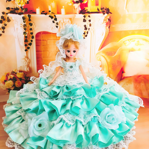 ♡贈答品にも♡ リカちゃんサイズ エメラルドグリーンのフリルたっぷり