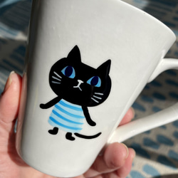 【再販】マグカップ　陶器　猫　黒猫　ボーダー　手描き　ハンドペイント 磁器　名入れ 4枚目の画像