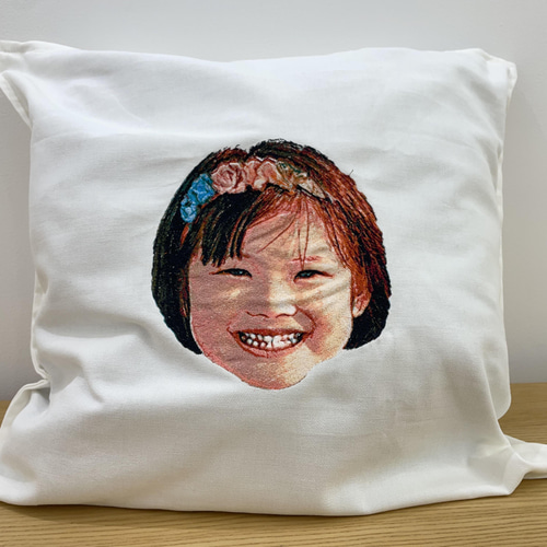 そっくり刺繍のクッションカバー|オーダーメイド フォト刺繍 そっくり刺繍のクッションカバー|オーダーメイド フォト刺繍