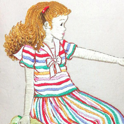 刺繍のクッションカバー「少女A」 3枚目の画像