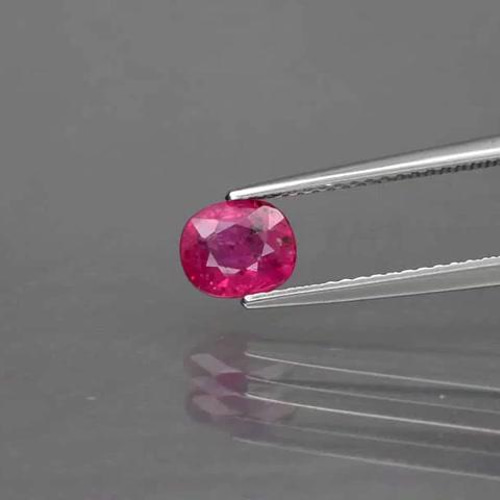 天然石 ルビー ルース 0.94ct モザンビーク産 綺麗なレッドの色