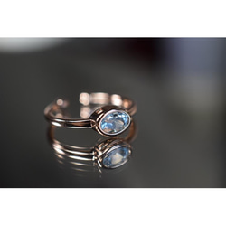 RG02 宝石質 天然 トパーズ 浅青 水色 リング 覆輪留め 指輪 ピンクゴールド フリーサイズ 金属アレルギー対応 3枚目の画像